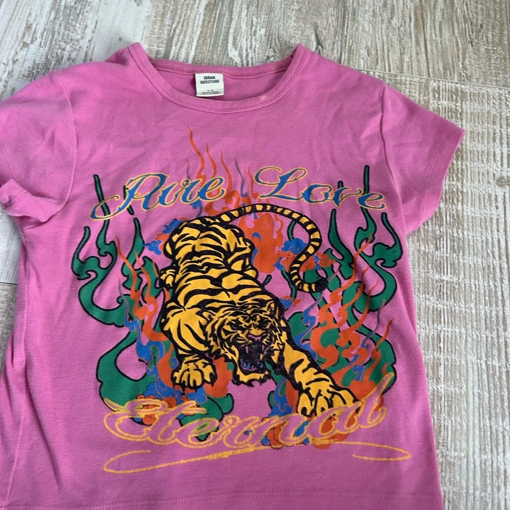Urban Outfitters Pink Tiger Graphic baby tee - Picture 1 of 3